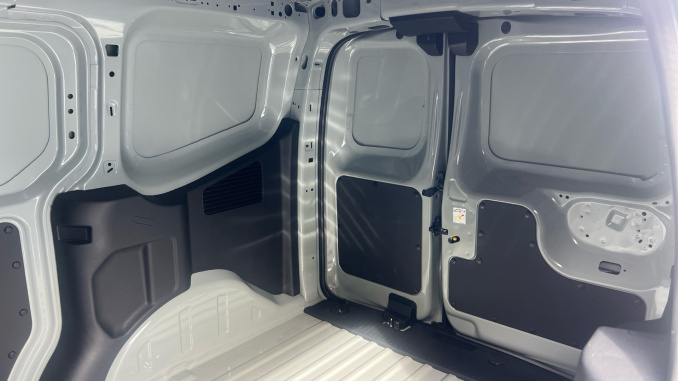 Ford Transit Courier E-Transit Courier 100kW 43kWh Trend Van Auto - Image 16